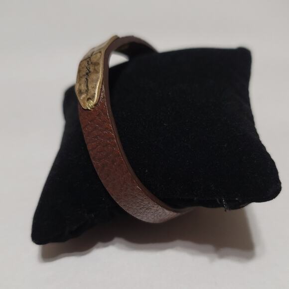 Faux-Leather Spiritual Brown Bracelet with Gold-Tone Faith Plaque - Picture 4 of 8
